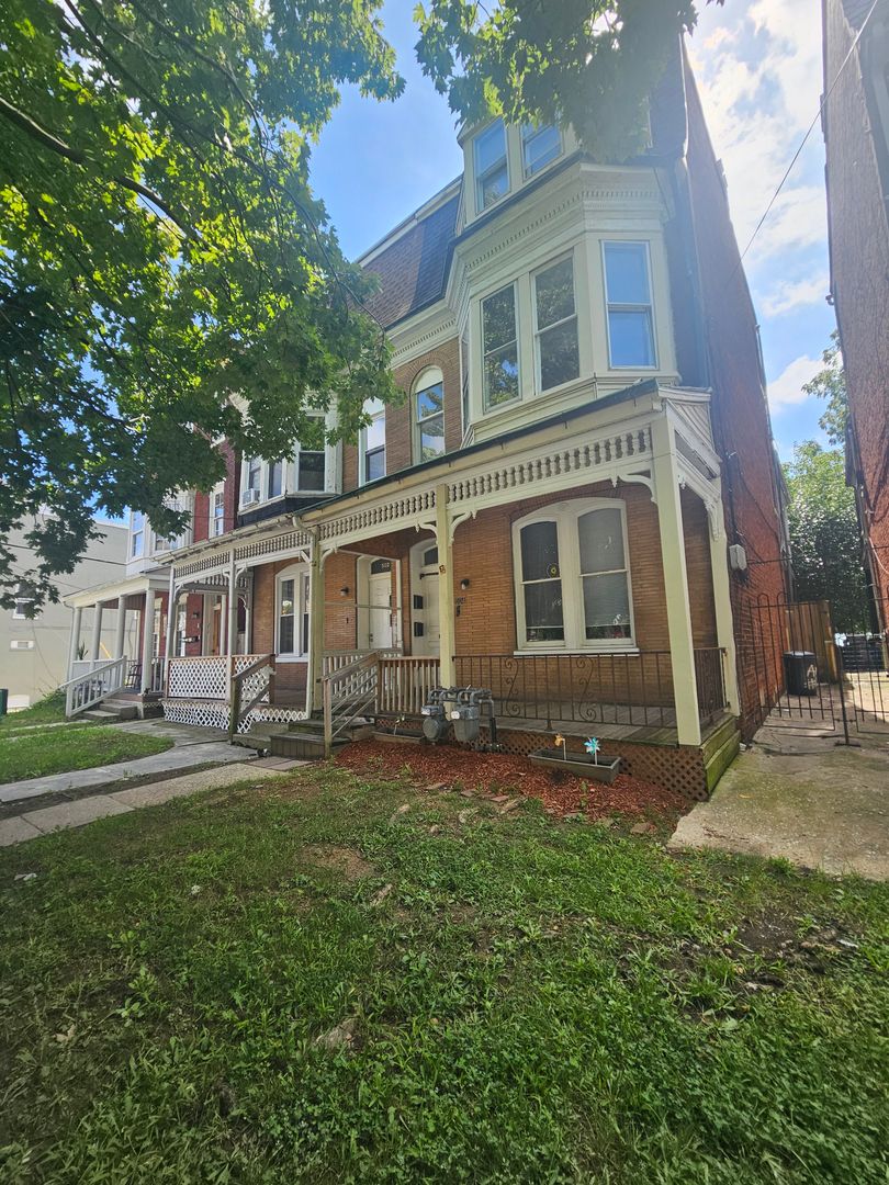 York Apartment: 504 West King Street