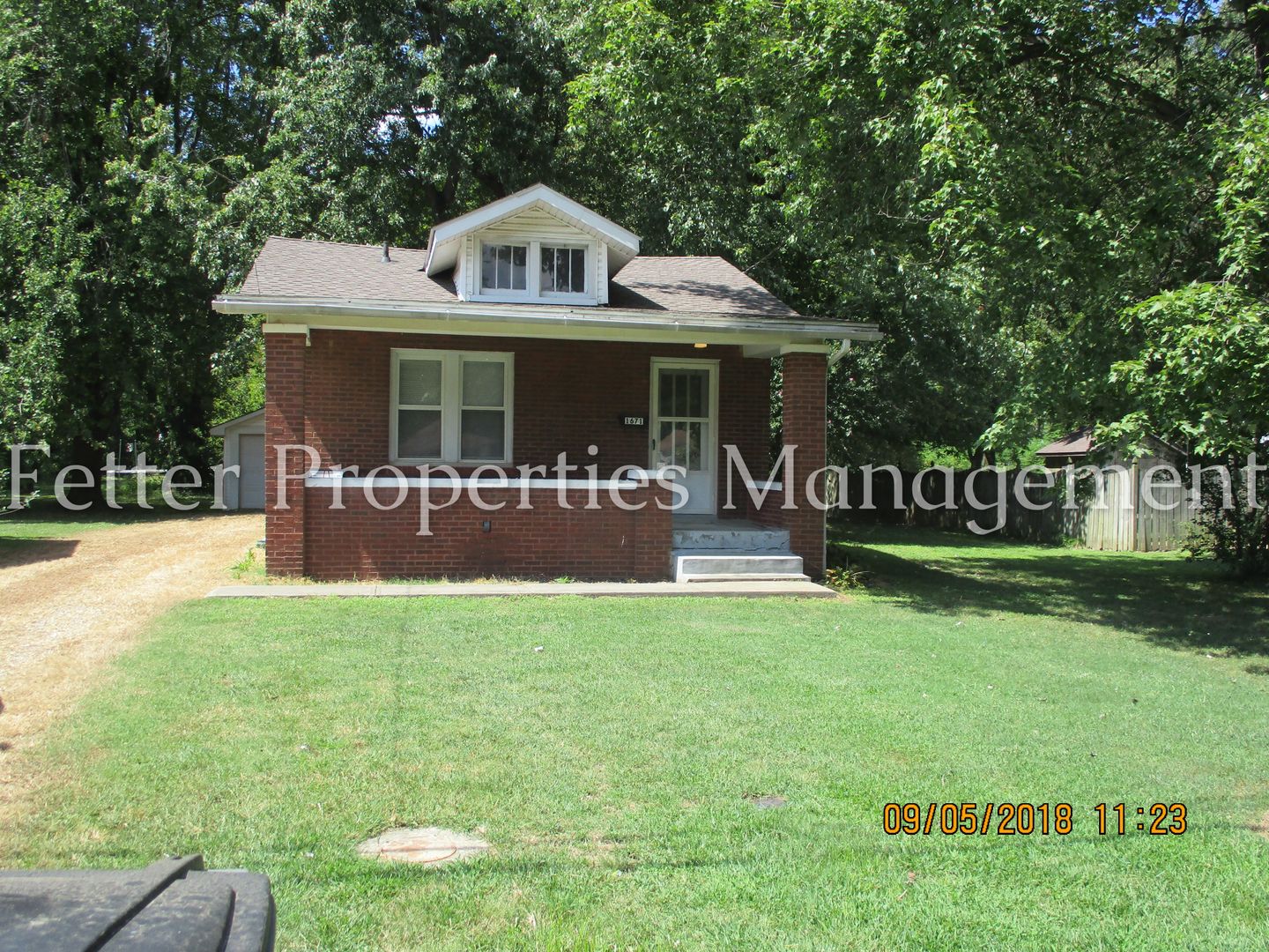 Evansville House: 1671 Hicks Dr