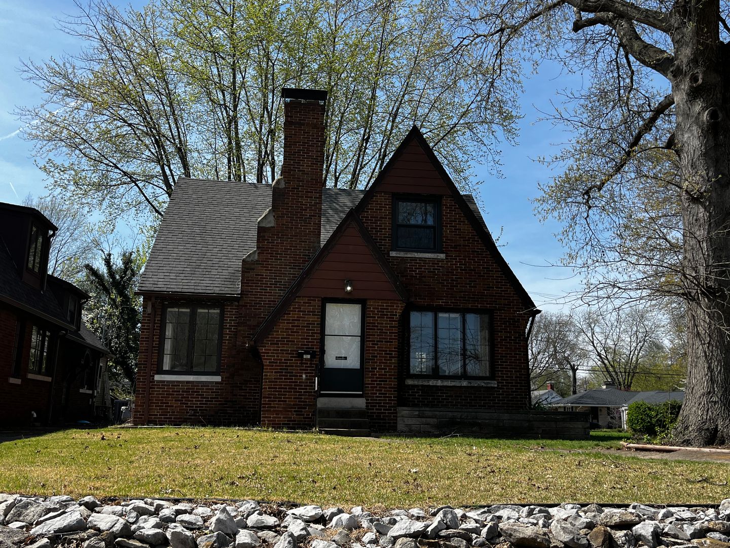 Evansville House: 751 S St James Blvd