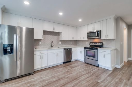 Sunnyside | Renovated 2 Bedroom with In-Unit W/D, A/C + Underground Parking – photo 1