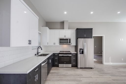THE POINTE | Renovated 2 Bedroom, 2 Bath with Private Yard & In-Unit Laundry – photo 1