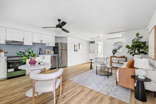 The Crest - Beachside 1BR with In-Unit Laundry & Pool – photo 1