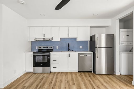 The Crest | Renovated 2 Bedroom Apartment Near the Beach with In-Unit Laundry – photo 1