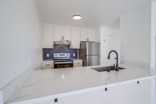 The Lucci | Spacious 2 Bed, 2 Bath with Parking & Walk-In Closets in Clairemont – photo 1