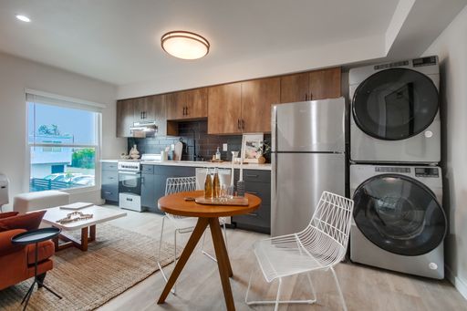 Le Jaime | Renovated 1 Bedroom Apartment with In-Unit W/D & A/C – photo 1
