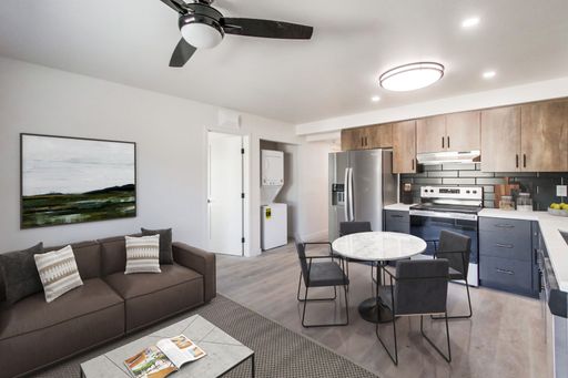 Le Jaime | Renovated 2 Bed, 2 Bath with In-Unit Laundry & A/C – photo 1