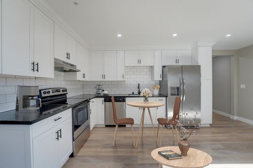 Duplet - Renovated 3 Bedroom, 3 Bath Home with In-Unit Laundry – photo 1