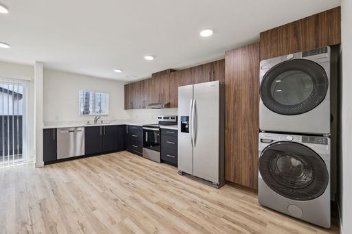 3 Bed + Bonus Room | Private Balcony | In-Unit W/D | Chula Vista – photo 1