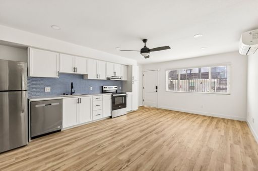 The Crest - Beachside 3BR Living with a Private Bathroom for Every Bedroom – photo 1