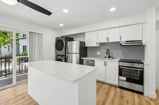 The Crest | Renovated 2 Bedroom Apartment Near the Beach with In-Unit Laundry – photo 1