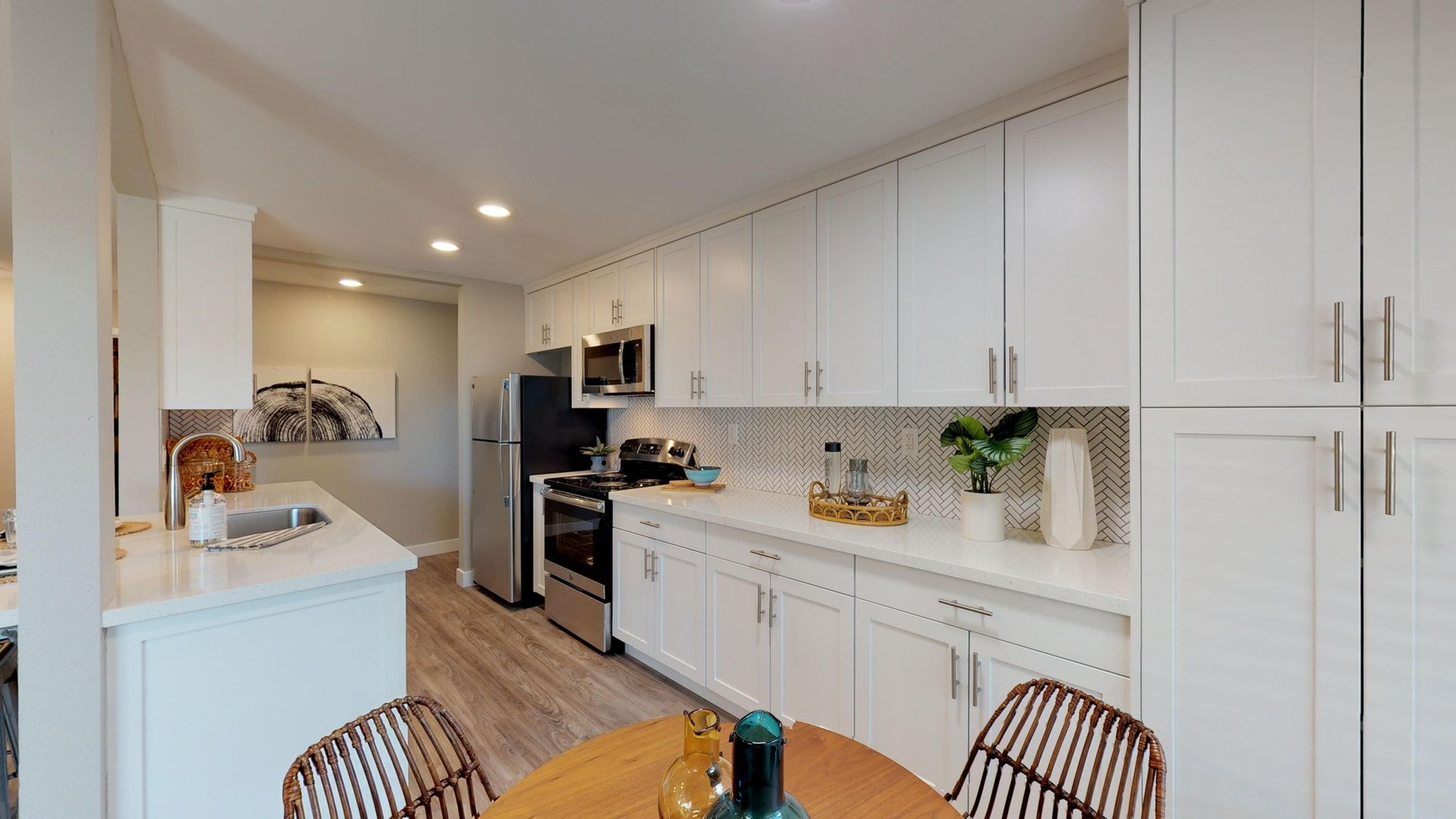 Escondido Apartment: 1550-1568 S. Juniper St