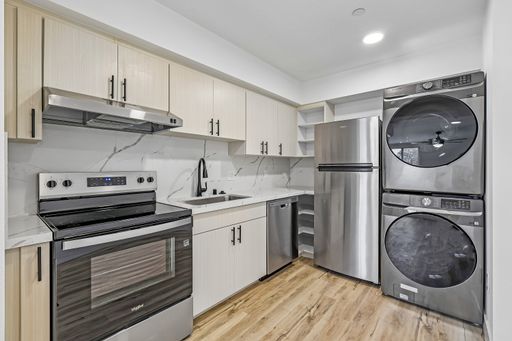 Modern Studio Living at The Mayer @ PB | Newly Renovated + AC – photo 1