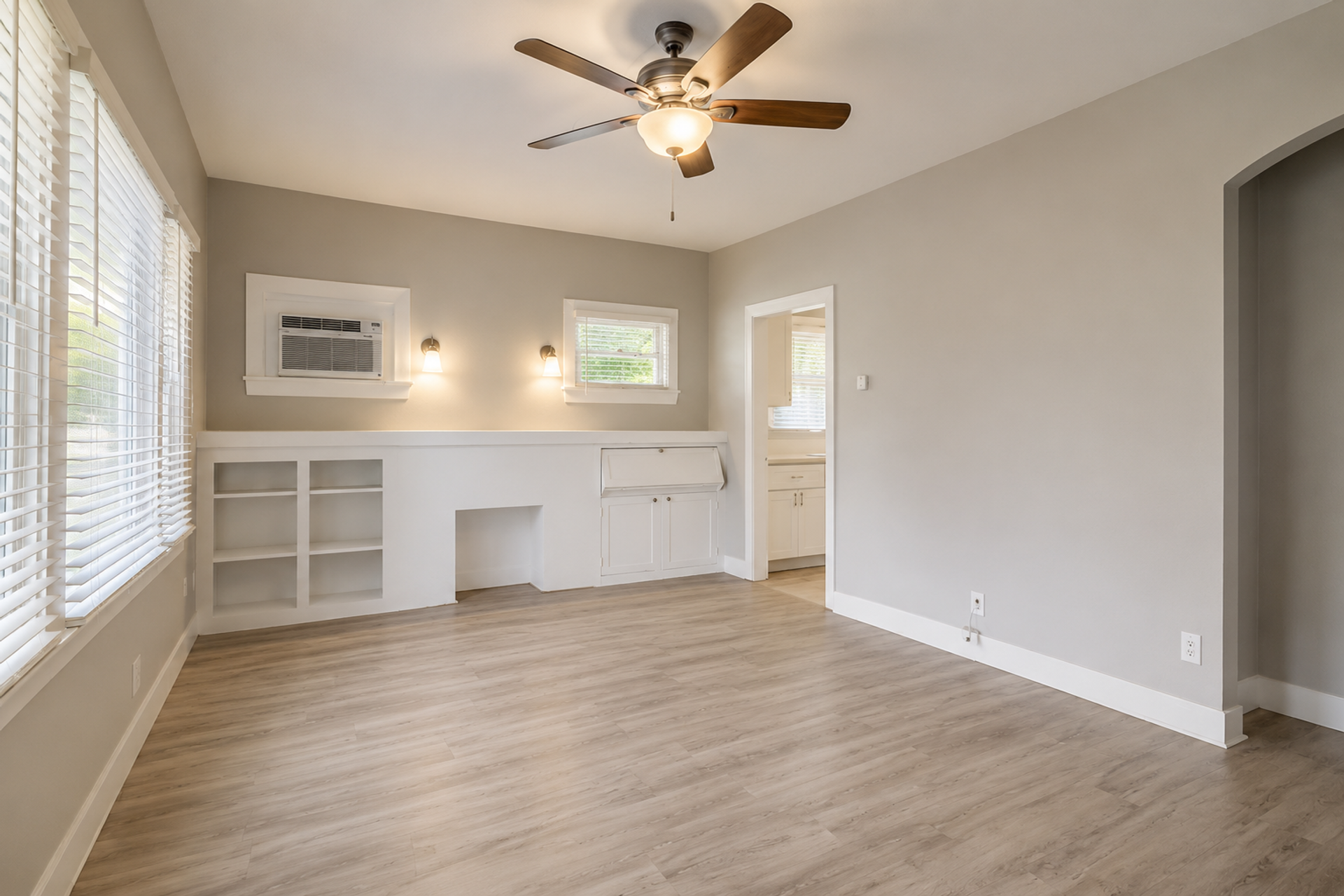La Mesa Apartment: 4817-4831 Pine St & 8362-8384 Allison Ave