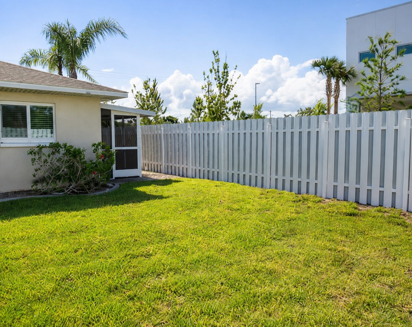 Cape Coral House: 1623 SW Santa Barbara Pl