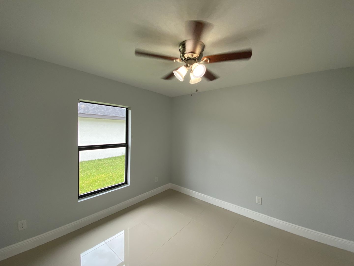 Cape Coral House: 255 SW 4th St
