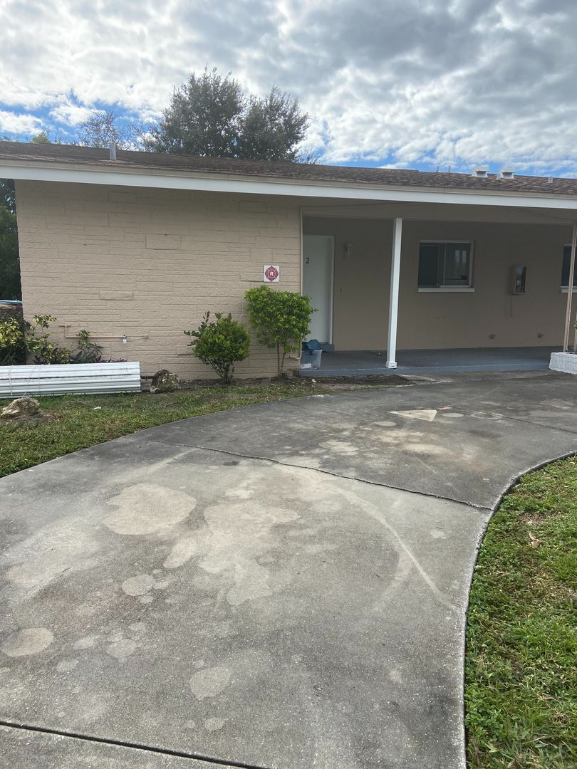 Cape Coral House: 1314 SE 40th Ter #1