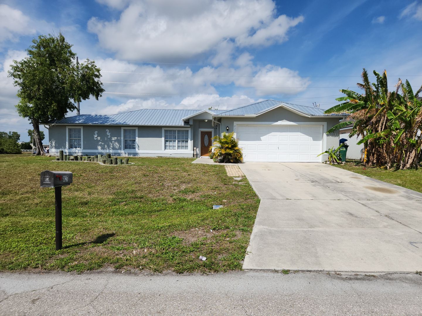 Cape Coral House: 827 NE 23rd Ter