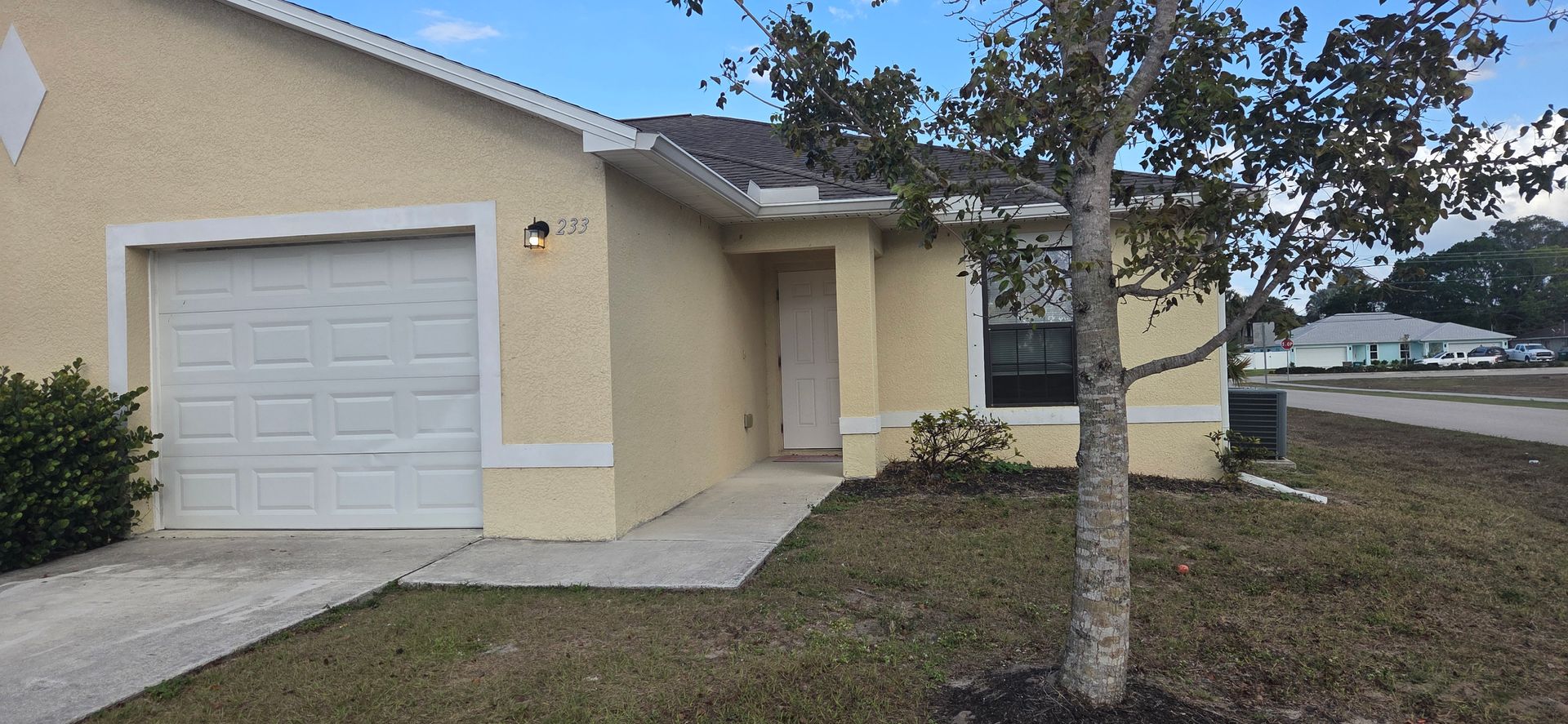 Cape Coral House: 233 SE 23rd Pl