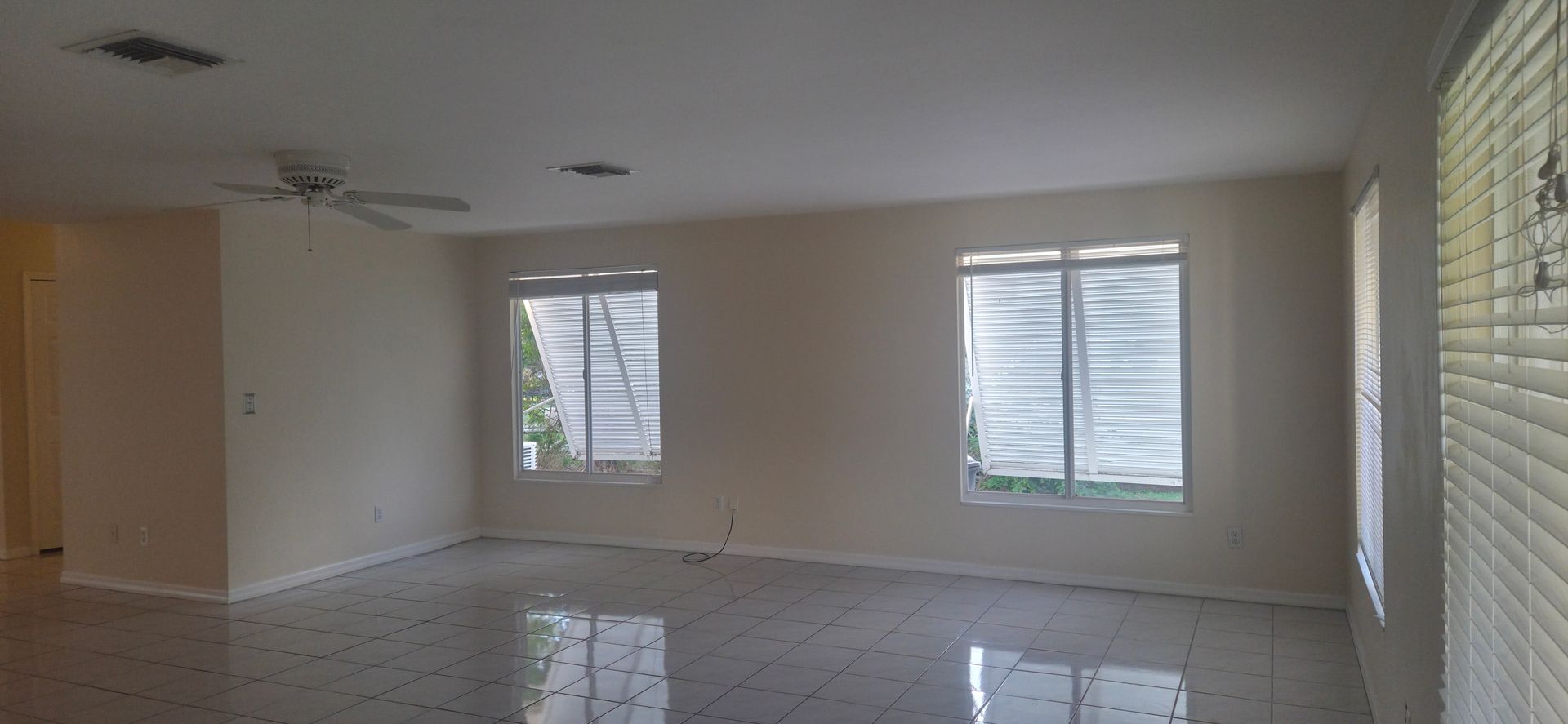 Naples House: 526 102nd Ave N