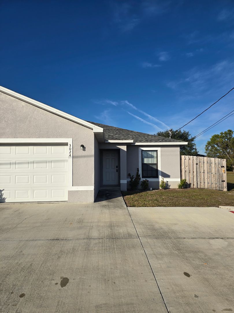 Cape Coral House: 3024 Skyline Blvd