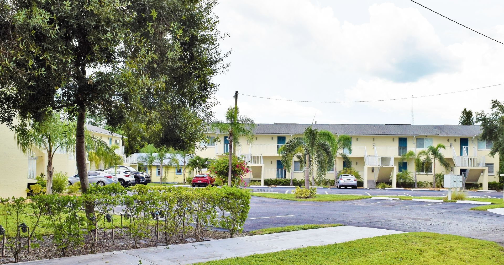 Ft. Myers House: 3175 Royalston Ave #201