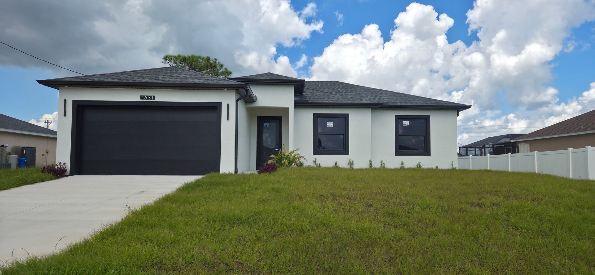 Cape Coral House: 1631 NE 34th St
