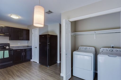 SUMMER SPECIALS / WASHER AND DRYER INCLUDED – photo 1