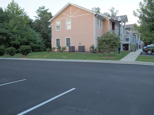 Spacious and Affordable Living in the Heart of Hendersonville - 6 Weeks Free Rent – photo 1