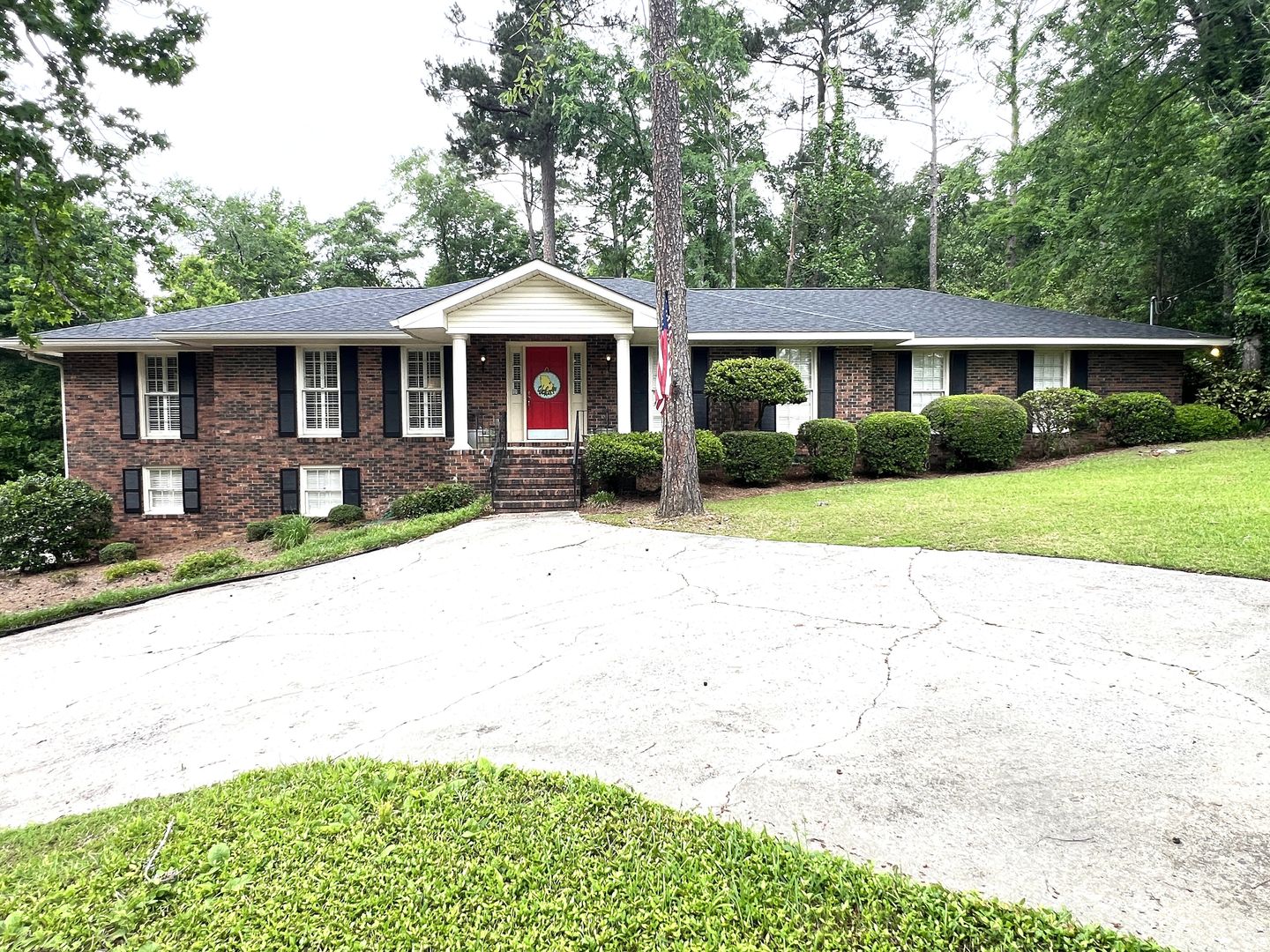 Macon House: 560 Walton Ct