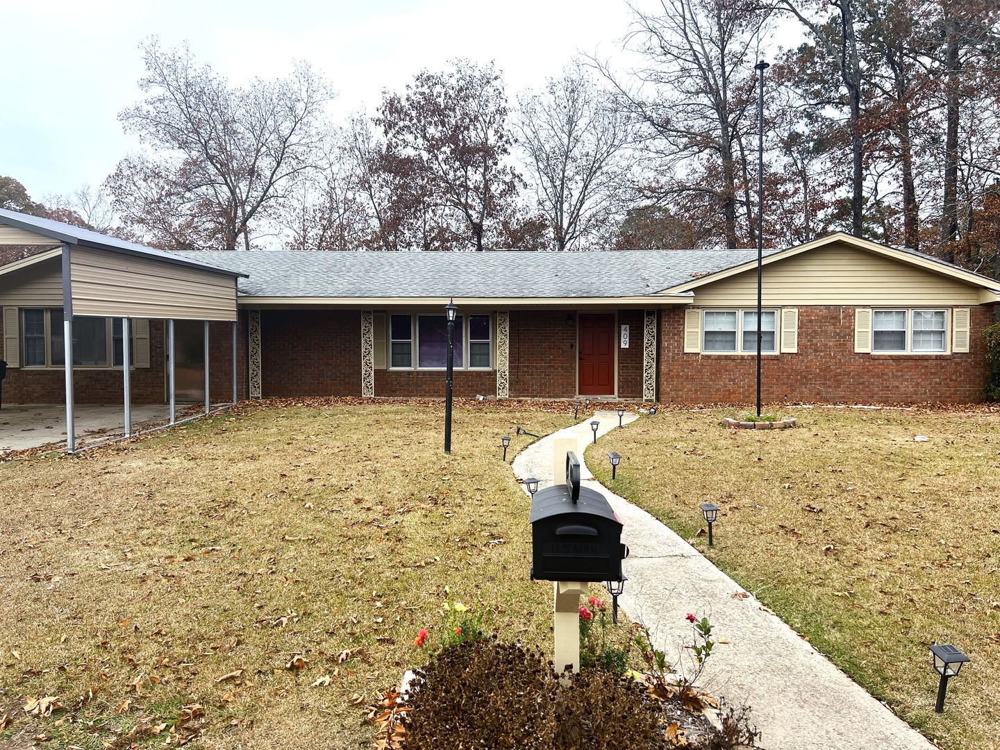 Warner Robins House: 409 Forest Lake Dr