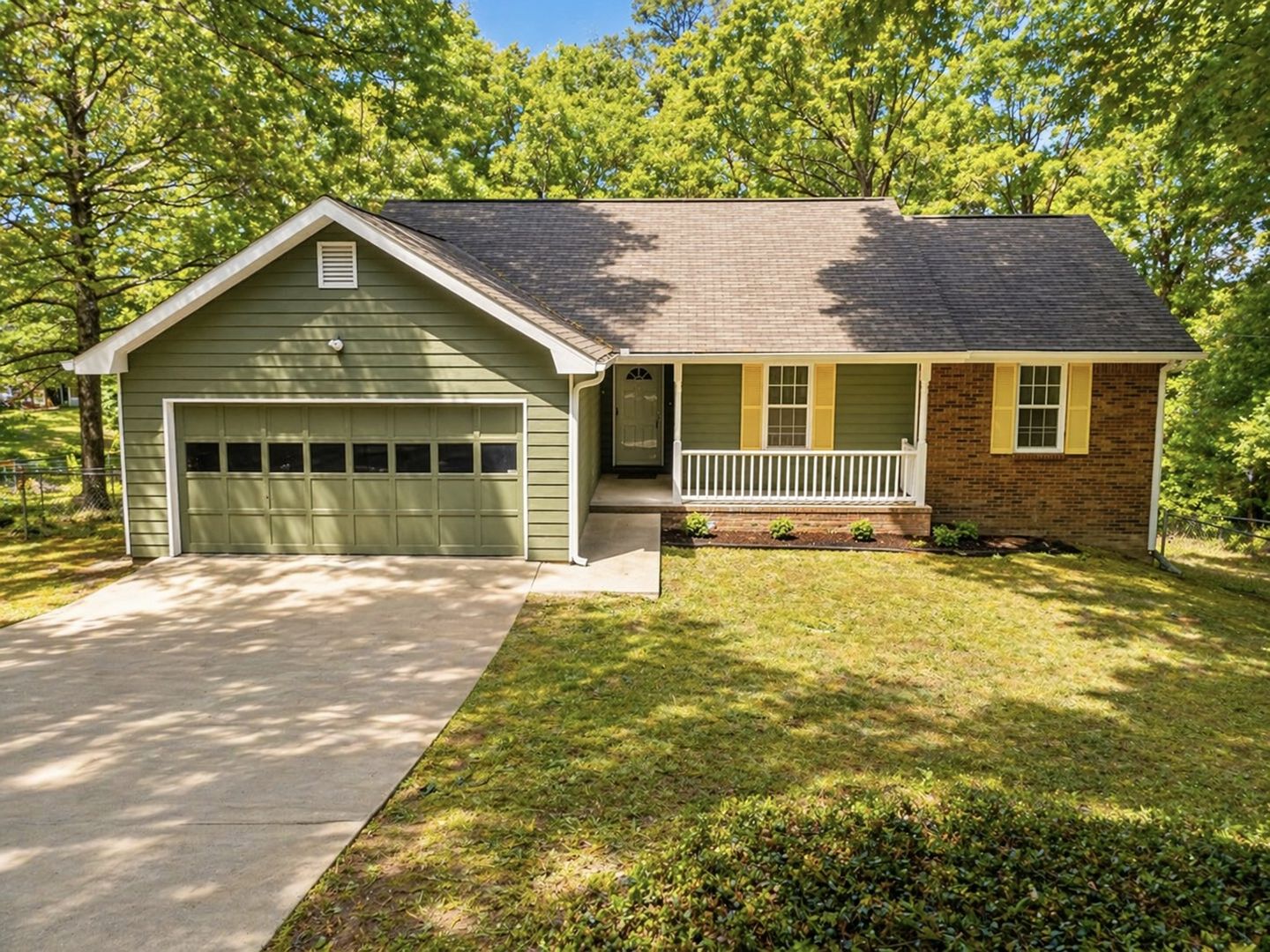 Stockbridge House: 217 Briarpatch Ct