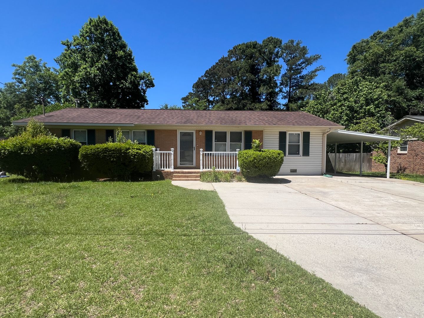 Warner Robins House: 211 Laverne Dr