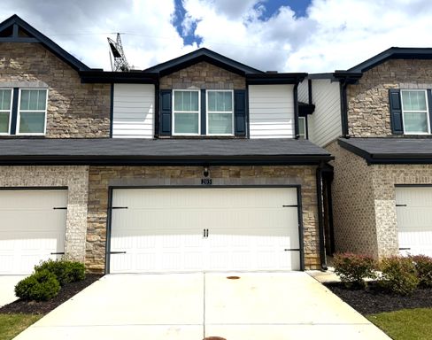 Welcome Home to a Townhome!! – photo 1
