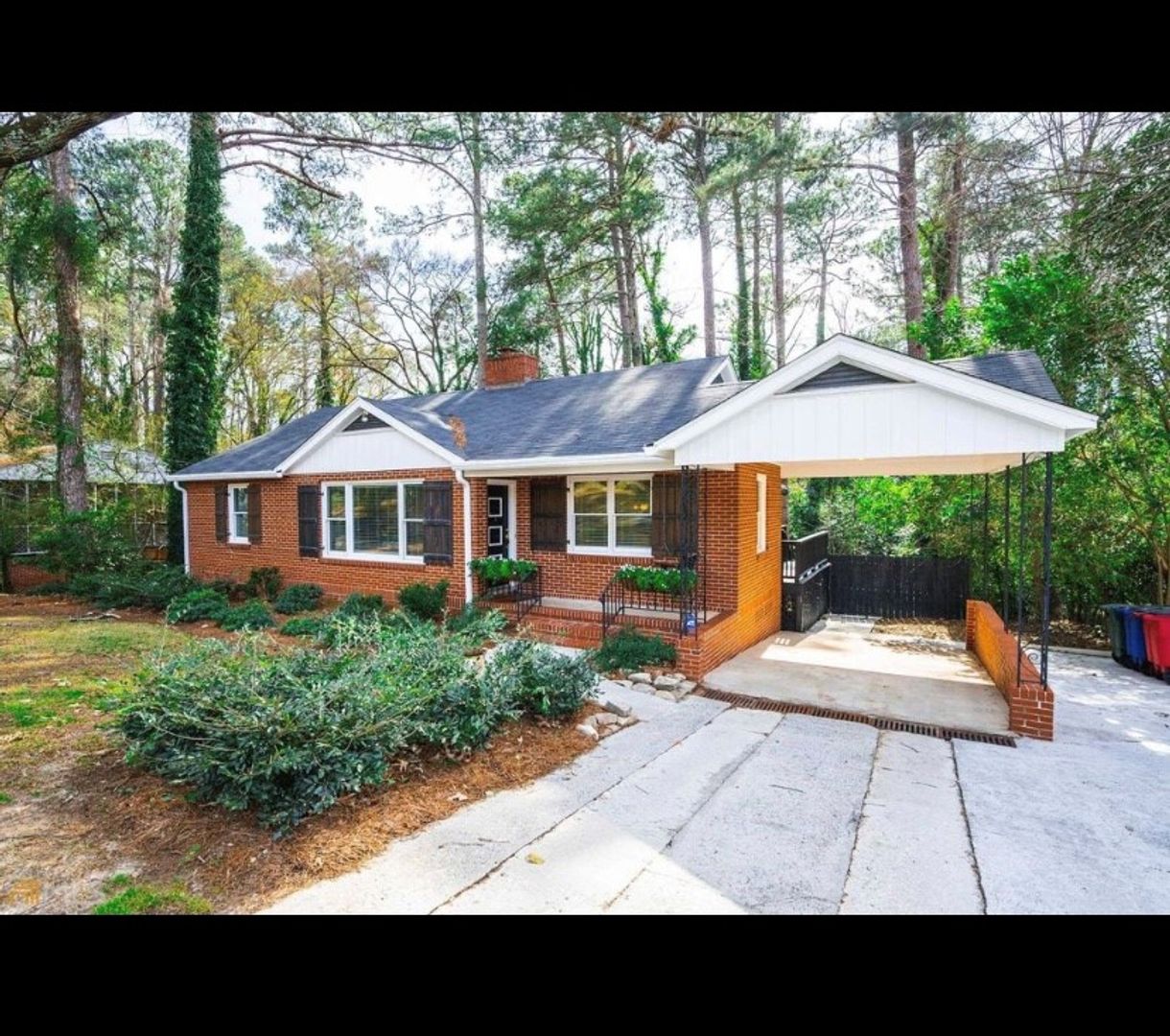 Macon House: 2740 Northwoods Dr. S