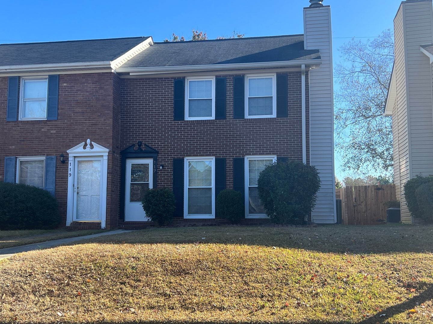 Macon House: 117 N. Springs Ct