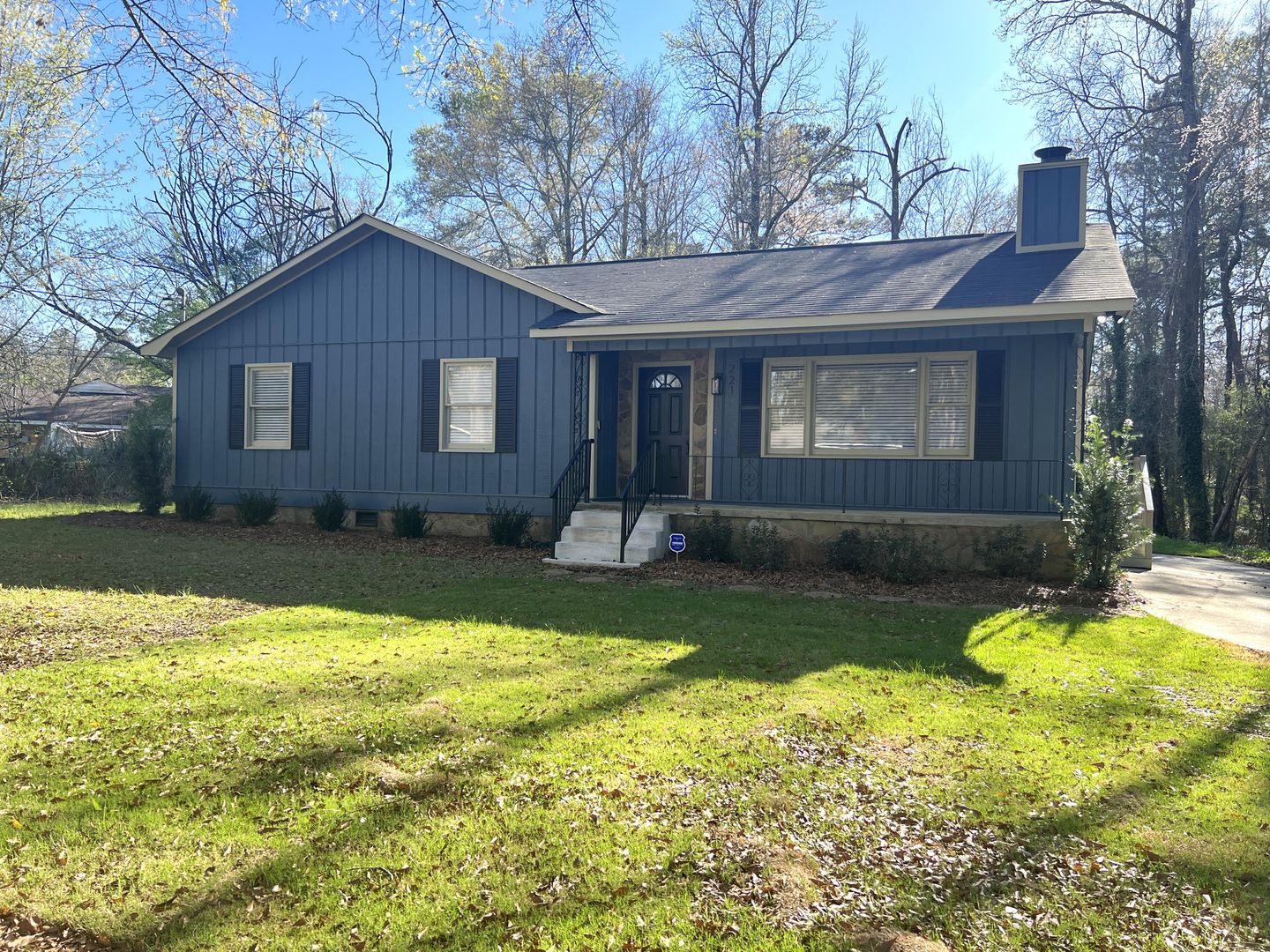 Macon House: 221 Jefferson Cir