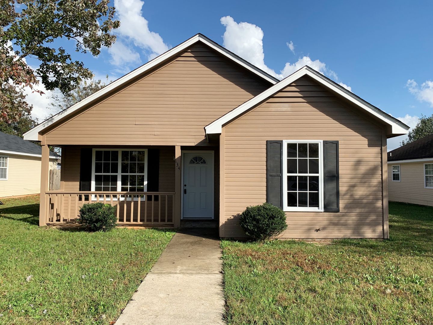 Warner Robins House: 134 Kensington Cir