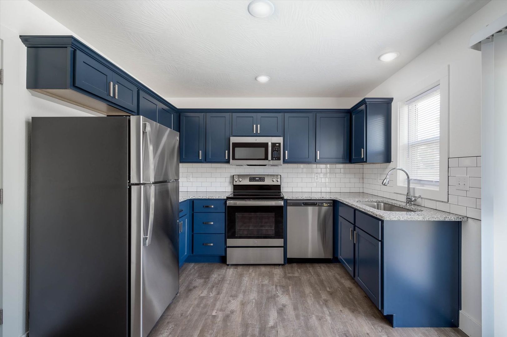 Springfield Apartment: 706 East Montclair