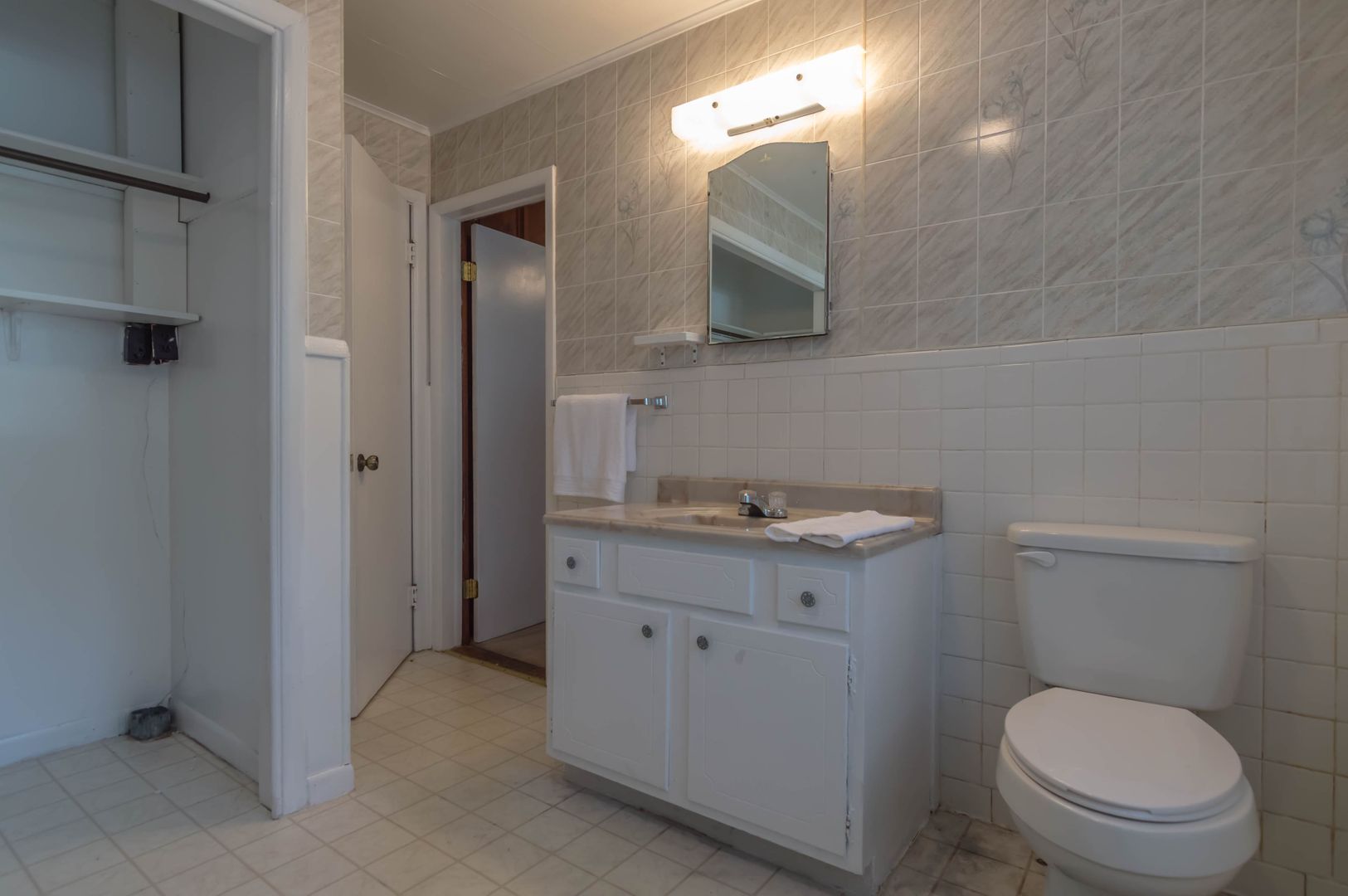Springfield House: 944 West Linwood Street