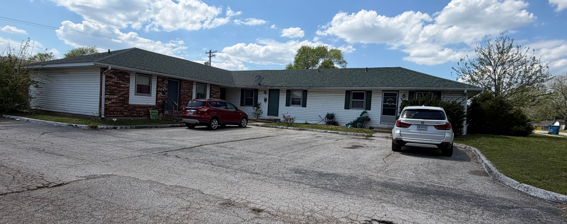 Springfield Apartment: 2942 E Stanford St