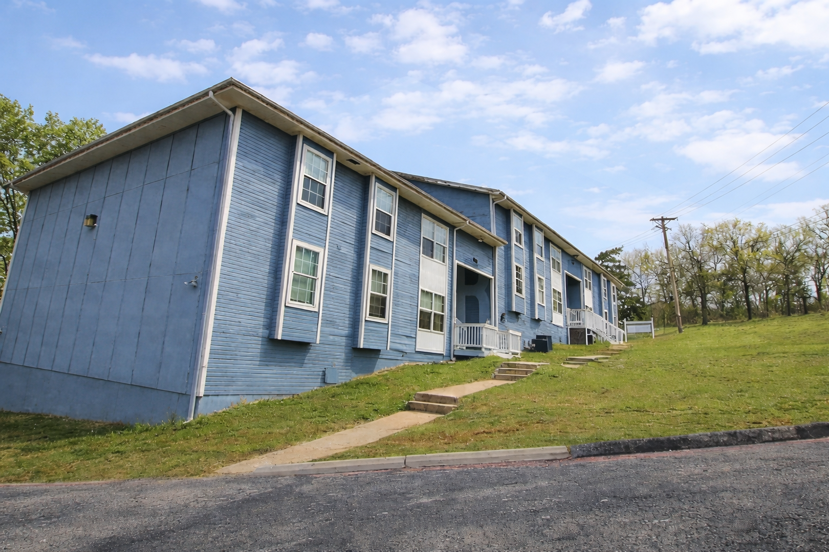 Branson Apartment: 400 S Judy St
