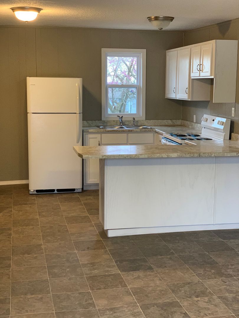 Buffalo Apartment: 721 E Madison