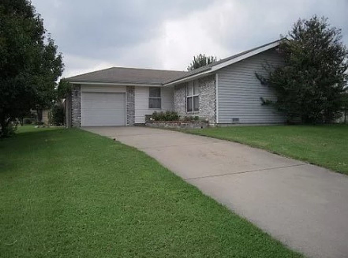 Springfield House: 1001 E. Scott