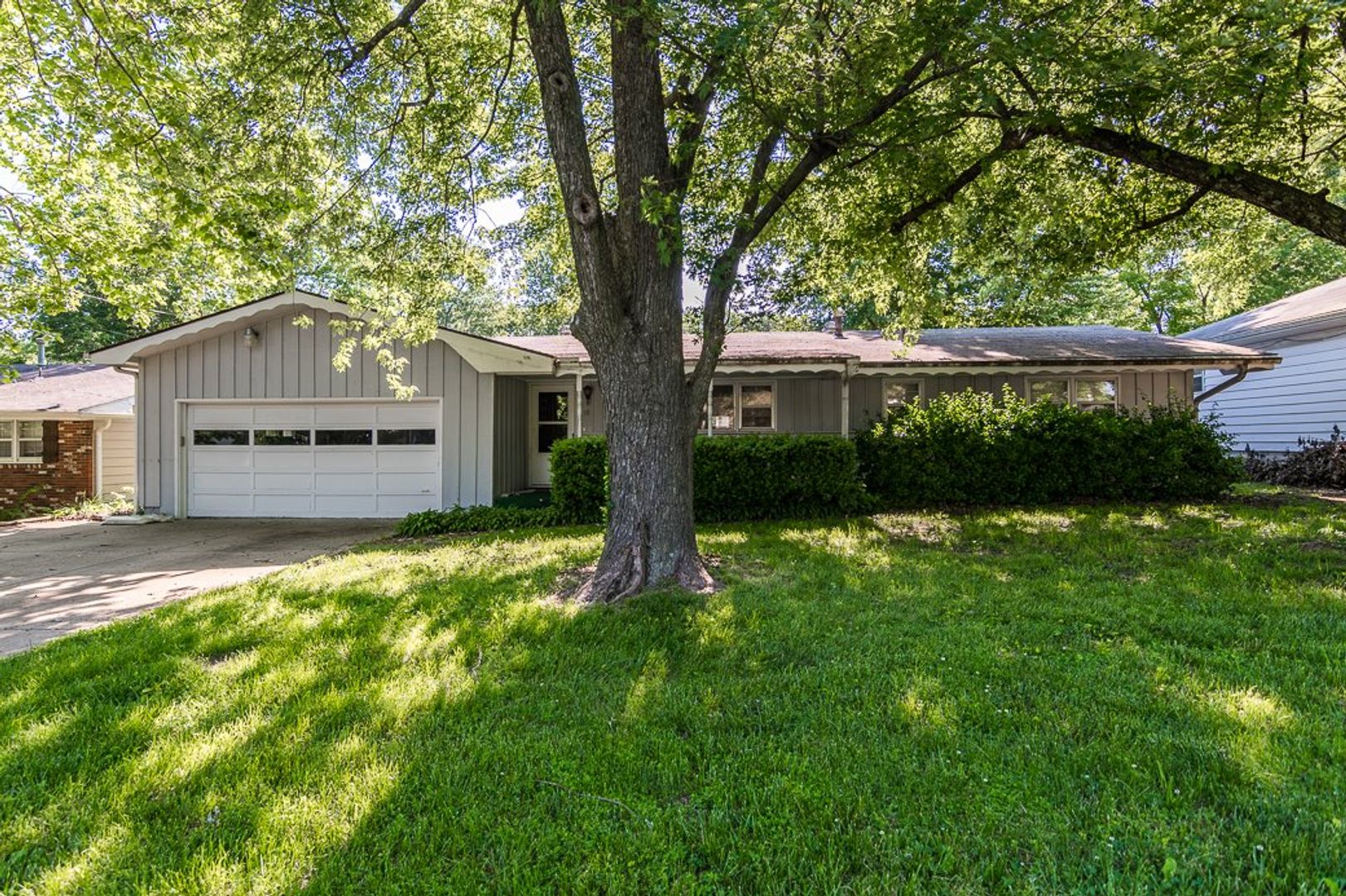 Springfield House: 1138 S Belcrest