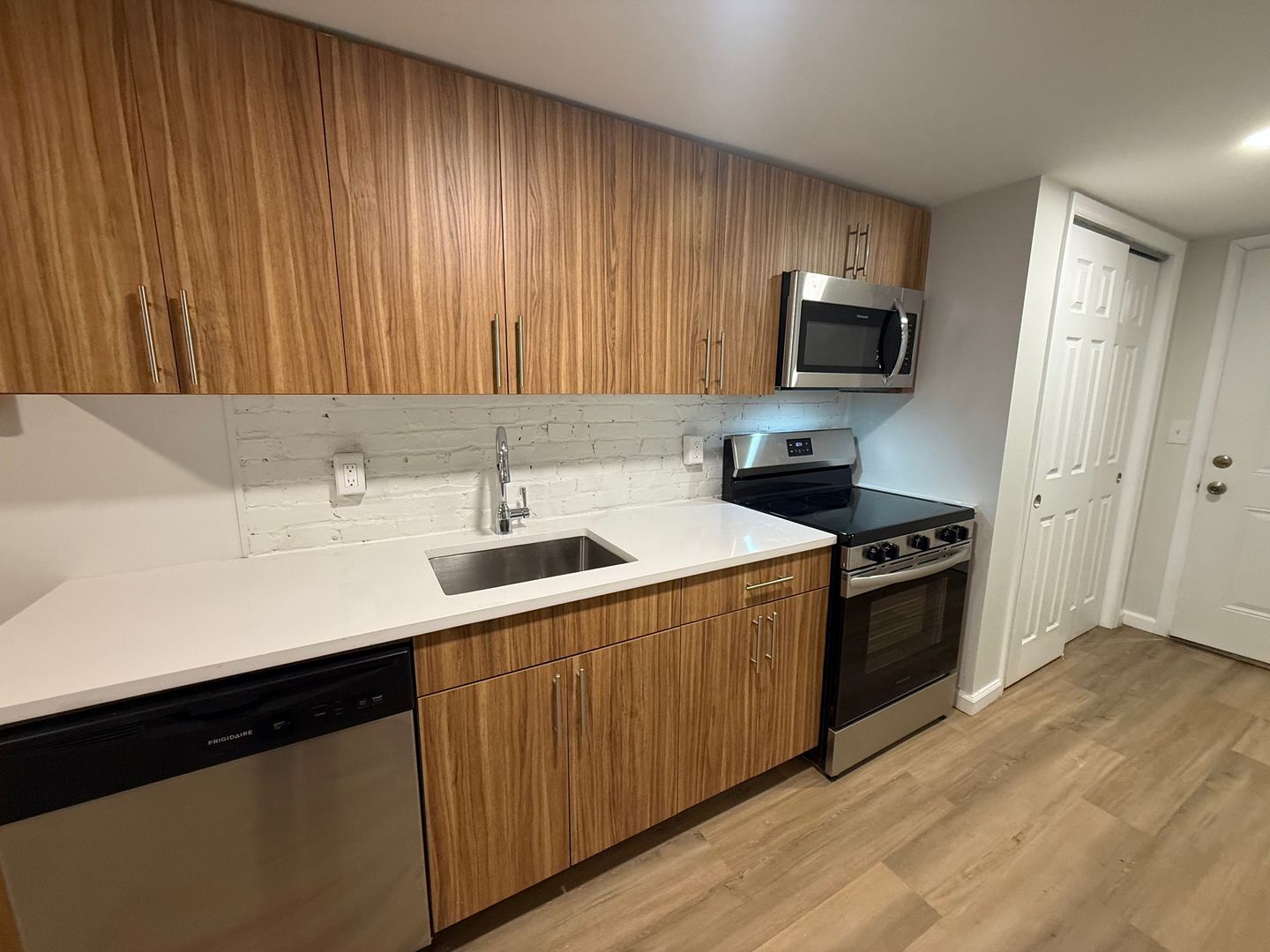 Newburgh Apartment: 161 Johnston St