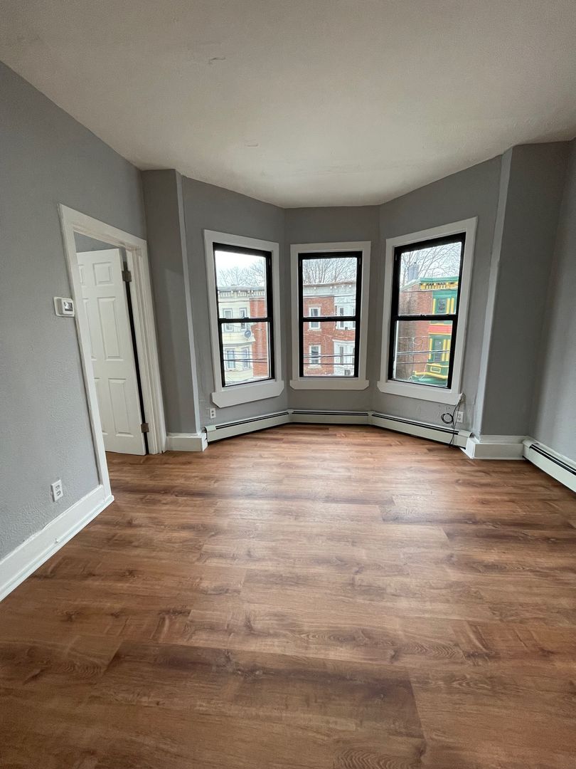 Newburgh Apartment: 15 Liberty St.