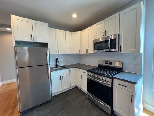 Stylish 3 Bedroom Apartment with lots of Features (Apt 2)
