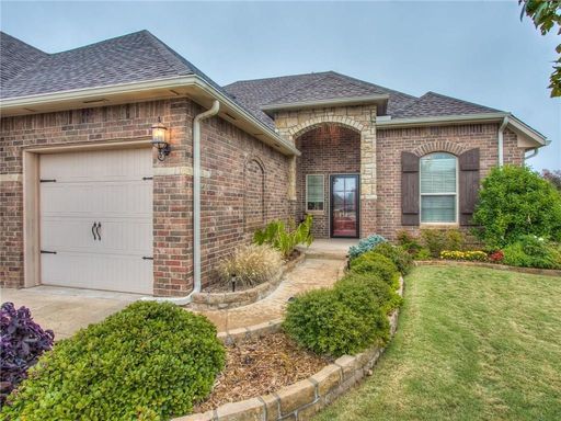 Lone Oak Lakes - Deer Creek Schools - 3 Bed | 2.5 Bath | 3 Car Garage | Bonus Room | Storm Shelter | Hot Tub – photo 1