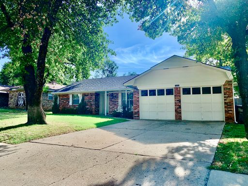 Updated home in East Edmond + Edmond Schools + 3 bedrooms – photo 1