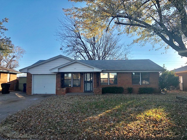 Midwest City House: 2320 Maple Drive